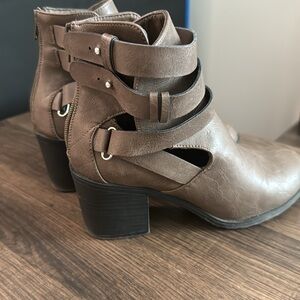 Brown Boots with buckles and zipper